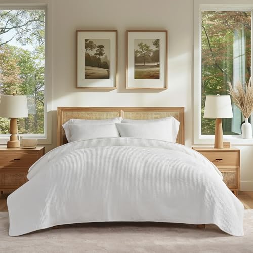 EVERGRACE Velvet Quilt Set King Size, Luxurious Soft Quilted Bedding Sets, Lightweight Velvet Comforter for All Season, Striped Channel Bedspread Coverlet with 2 Shams, Bright White EVERGRACE