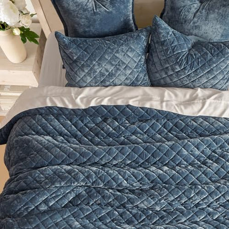 EVERGRACE Luxury Velvet Quilt Set King Size, Diamond Quilted Lightweight Velvet Comforter for All Season, Ultra Soft Oversized Bedspread Coverlet Bedding Set with 2 Pillow Shams, Stormy Blue EVERGRACE