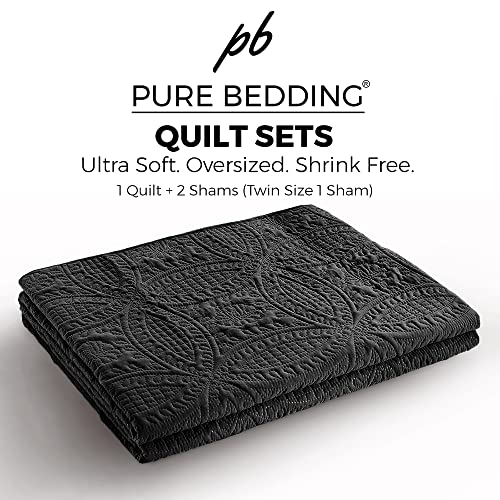 Pure Bedding Quilt Set Full/Queen Size Black - Oversized Bedspread - Soft Microfiber Lightweight Coverlet for All Season - 3 Piece Includes 1 Quilt and 2 Shams, Geometric Pattern Pure Bedding