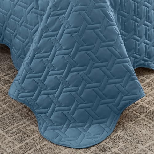 Auemtyn Full/Queen Size Quilt Set 3 Pieces, Soft Lightweight Summer Bedspread, Reversible Microfiber Bed Coverlet for All Seasons, Bluish Grey, Geometric Pattern (1 Quilt, 2 Pillow Shams) Auemtyn