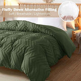Nanko King Comforter Set Dark Green Tufted Jacquard Boho Soft Shabby Chic Reversible Down Alternative Microfiber Bedding - All Season Duvet Bohemia Bed Sets Women Men Size 104 x 90 3pc, Green Nanko
