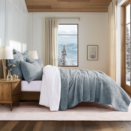 EVERGRACE Velvet Quilt Set King Size, Luxurious Soft Striped Channel Bedding Set, Lightweight Velvet Comforter for All Season, Oversized Bedspread Coverlet with 2 Matching Shams, Blue Linen EVERGRACEHOME