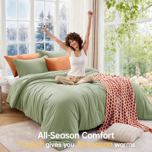 MUXHOMO Green Queen Comforter Set, All Season Ultra Soft Down Alternative Bedding - 3 Piece Lightweight Bed Set Includes 1 Comforter (90"x90") and 2 Pillow Shams (20"x26")