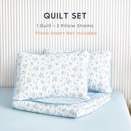 Wake In Cloud - Floral Quilt Set, Coquette Cottagecore Shabby Chic Flower Pattern for Women Teen Girls, Reversible Lightweight Bedspread Coverlet, 3 Pieces, White Blue, Queen/Full Size Wake In Cloud