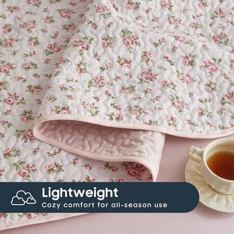 Wake In Cloud - Floral Quilt Set, Coquette Cottagecore Shabby Chic Flower Pattern for Women Teen Girls, Reversible Lightweight Bedspread Coverlet, 3 Pieces, Pink, Twin/Twin XL Size Wake In Cloud
