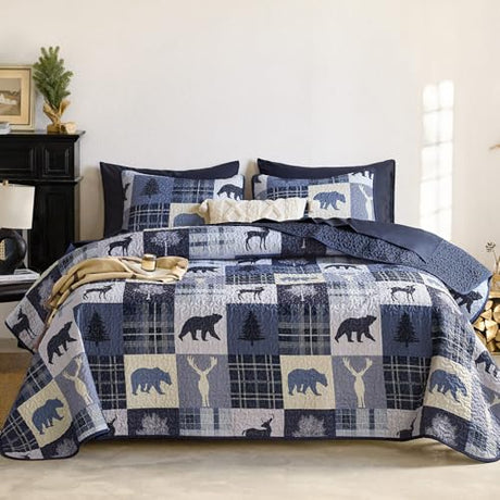 Wake In Cloud - Rustic Quilt Set, Cabin Lodge Christmas Bear Moose Deer Wildlife Western Patchwork Country, Reversible Lightweight Bedspread Coverlet, 3 Pieces, Blue Beige, King Size Wake In Cloud