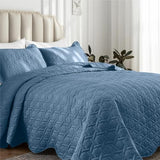 Auemtyn Full/Queen Size Quilt Set 3 Pieces, Soft Lightweight Summer Bedspread, Reversible Microfiber Bed Coverlet for All Seasons, Bluish Grey, Geometric Pattern (1 Quilt, 2 Pillow Shams) Auemtyn