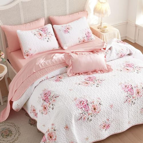 Wake In Cloud - Shabby Chic Quilt Set, Floral Coquette Cottagecore Farmhouse Vintage Flowers, for Women Teen Girls, Reversible Lightweight Bedspread Coverlet, 3 Pieces, White Pink, King Size Wake In Cloud