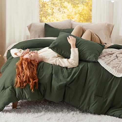 Bedsure King Comforter Set, Dark Green Soft Prewashed Bedding for All Seasons, 3 Pieces GentleSoft™ Bed Set, 1 Lightweight Comforter (104"x90") and 2 Pillowcases (20"x36") Bedsure