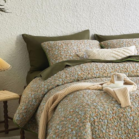 Wake In Cloud - Floral Quilt Set, Cute Vintage Flower Cottagecore Shabby Chic for Women Teen Girls, Reversible Lightweight Bedspread Coverlet, 3 Pieces, Olive Green, Twin/Twin XL Size Wake In Cloud