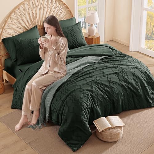 AMBERSPACE Queen Comforter Set Dark Green, Tufted Boho Bedding Farmhouse Bed Set, All Season 7 Pieces Bed in a Bag with Sheets, Pillowcases & Shams AMBERSPACE