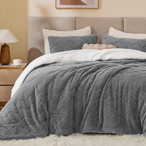 BEDELITE Fluffy Queen Comforter Set - Super Soft Sherpa Grey Comforter for Queen Size Bed, Luxury Warm Bedding Set for Winter, Fuzzy Bed Set 3 Pieces (1 Comforter, 2 Pillowcases) BEDELITE