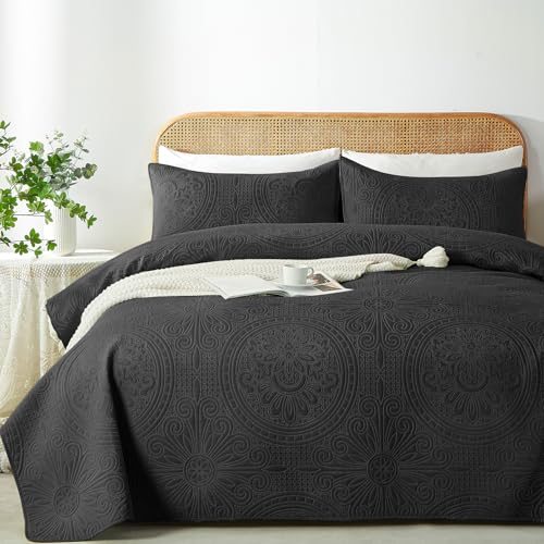 WURUIBO King/Cal King Quilt Set Black,Ultrasonic Embossed Bedspread, Lightweight Microfiber Coverlet, Modern Thin Bedding Set for All Season, 3 Piece(1 Quilt,2 Pillow Shams) WURUIBO