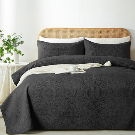 WURUIBO King/Cal King Quilt Set Black,Ultrasonic Embossed Bedspread, Lightweight Microfiber Coverlet, Modern Thin Bedding Set for All Season, 3 Piece(1 Quilt,2 Pillow Shams) WURUIBO
