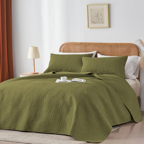 WURUIBO King/Cal King Quilt Set Olive Green, Microfiber Lightweight Bedspreads, Ultrasonic Embossed Solid Coverlet, Thin Bedding Set for All Season, Soft Breathable Bed Cover(1 Quilt, 2 Pillow Shams) WURUIBO