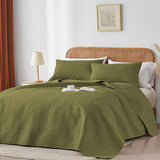 WURUIBO King/Cal King Quilt Set Olive Green, Microfiber Lightweight Bedspreads, Ultrasonic Embossed Solid Coverlet, Thin Bedding Set for All Season, Soft Breathable Bed Cover(1 Quilt, 2 Pillow Shams) WURUIBO