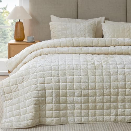 BEDELITE Velvet Quilt Set King Size - Luxury Velvet Comforter Bedding Set 3 Pieces, Lightweight Soft Cozy Shiny Cream White Oversized Bedspread Coverlet for All Seasons with 2 Pillow Shams