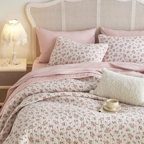 Wake In Cloud - Floral Quilt Set, Coquette Cottagecore Shabby Chic Flower Pattern for Women Teen Girls, Reversible Lightweight Bedspread Coverlet, 3 Pieces, Pink, Twin/Twin XL Size Wake In Cloud