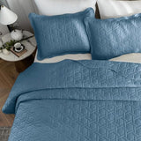 Auemtyn Full/Queen Size Quilt Set 3 Pieces, Soft Lightweight Summer Bedspread, Reversible Microfiber Bed Coverlet for All Seasons, Bluish Grey, Geometric Pattern (1 Quilt, 2 Pillow Shams) Auemtyn
