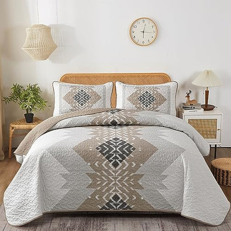 Dintszyayue Brown Boho Quilt Set Queen,3 Pieces Aztec Texture Quilt with 2 Pillowcases,Bohemian Geometric Bedspread Bedding Set Microfiber Quilted Coverlet Set for All Seasons Queen Size(90"×96") Dintszyayue