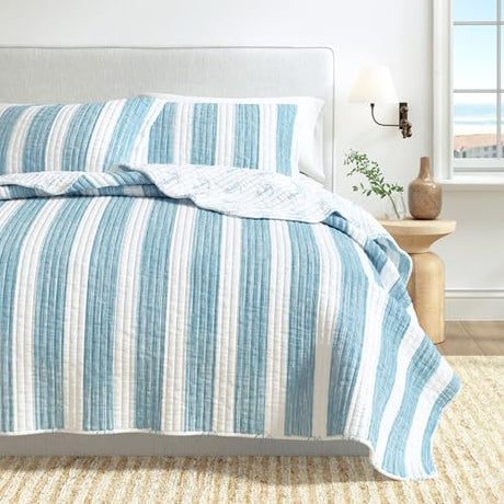 Great Bay Home Twin/Twin XL Coastal Bedding Set, Summer Coastal Quilt with Sham, Beach 2-Piece Reversible All Season Bedspread Quilt Set. Lightweight Nautical Quilted Coverlet. Blue Great Bay Home