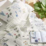 Bedsure Floral Quilt Queen Size - Reversible White Floral Comforter, Spring Lightweight Bedspread Quilt Bedding, Soft Microfiber Coverlet for All Seasons (90"x96") Bedsure