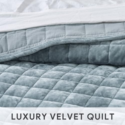 RECYCO Luxury Velvet Quilt Set, California King 118'' x 106'' Oversized Bedspread, Ultra Soft Velvet Comforter, Lightweight Box Stitch Bedding Sets for All Season, with 2 Shams, Blue Linen RECYCO