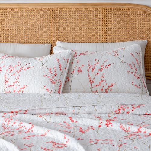 Great Bay Home Floral Full/Queen Quilt Set with Shams, Pink Floral Bedding Set, All-Season, Lightweight Bedspread. Reversible, Farmhouse Bedding. (Full/Queen, Sakura) Great Bay Home