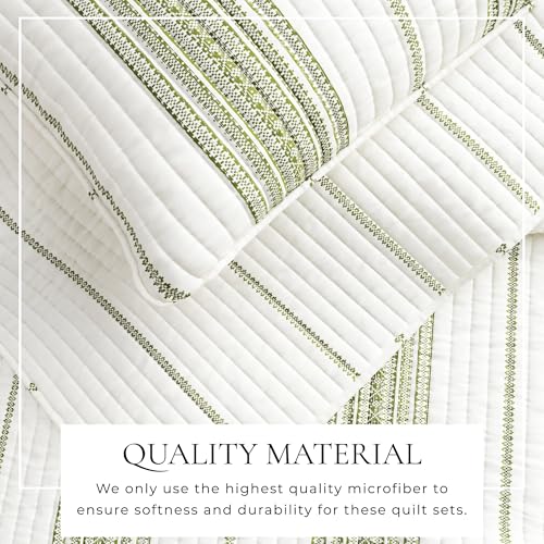 Great Bay Home Twin/Twin XL Reversible Quilt Bedding Set - All Season, Modern, Lightweight Bedspreads - White and Green Striped Coverlets (Includes 1 Quilt, 1 Pillow Sham) Great Bay Home