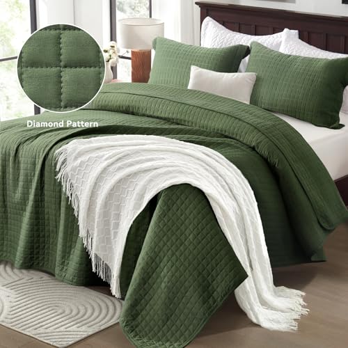 SunStyle Home Olive Green Quilt King Size, Lightweight Comforter Blanket Bedspread Soft Reversible Coverlet for All Season 3pcs Army Green Square Quilted Bedding Set (1 Quilt 2 Pillow Shams)(106"x96") SunStyle Home