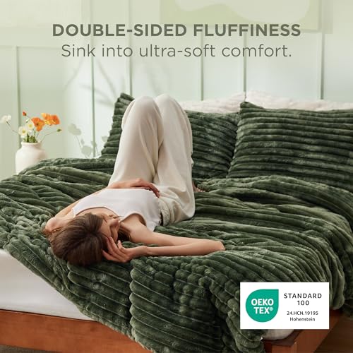 Bedsure Comforter Set Queen Size - GentleSoft™ 3 Pieces Double-Side Fleece Fluffy Olive Green Comforter Set, Cozy Striped Room Decor Aesthetic, Luxury Bedding Queen Size, 2 Pillowcases, 90x90 Inches Bedsure