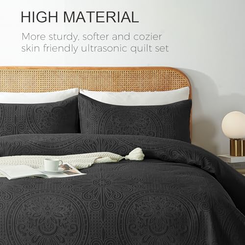 WURUIBO King/Cal King Quilt Set Black,Ultrasonic Embossed Bedspread, Lightweight Microfiber Coverlet, Modern Thin Bedding Set for All Season, 3 Piece(1 Quilt,2 Pillow Shams) WURUIBO