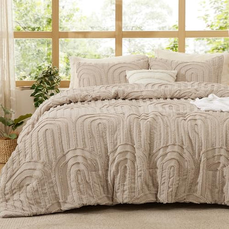 Bedsure Boho Tufted Khaki Comforter King Size, GentleSoft™ 3 Pieces Boho Farmhouse Decor Bedding, Arch Shabby Chic Bedding for All Seasons, 1 Bed Comforter, 2 Pillow Shams, 104x90 Inches Bedsure