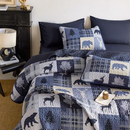Wake In Cloud - Rustic Quilt Set, Cabin Lodge Christmas Bear Moose Deer Wildlife Western Patchwork Country, Reversible Lightweight Bedspread Coverlet, 3 Pieces, Blue Beige, King Size Wake In Cloud