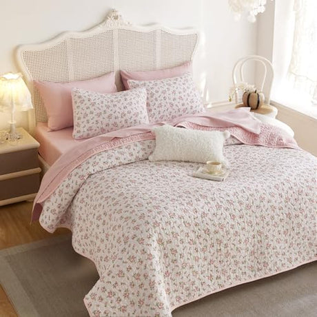 Wake In Cloud - Floral Quilt Set, Coquette Cottagecore Shabby Chic Flower Pattern for Women Teen Girls, Reversible Lightweight Bedspread Coverlet, 3 Pieces, Pink, Twin/Twin XL Size Wake In Cloud