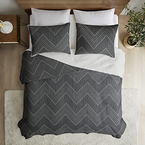 Ink+Ivy Reversible Cotton Quilt Set - Trendy Chevron Design Summer Cover Breathable Coverlet, Lightweight All Season Bedding Layer for Winter, Matching Shams, King/Cal King(104"x92"), Black 3 Piece INK+IVY