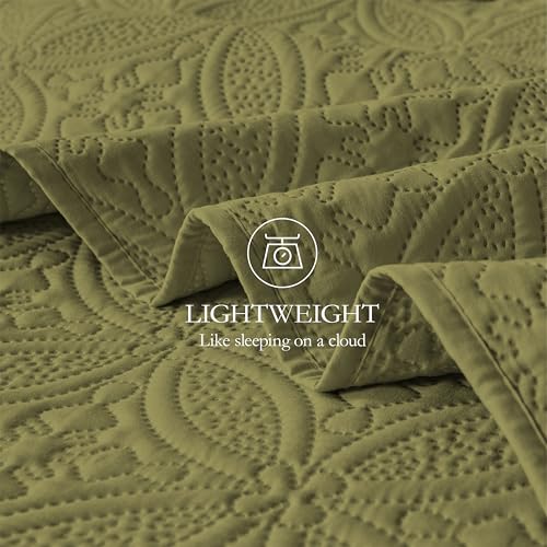 WURUIBO King/Cal King Quilt Set Olive Green, Microfiber Lightweight Bedspreads, Ultrasonic Embossed Solid Coverlet, Thin Bedding Set for All Season, Soft Breathable Bed Cover(1 Quilt, 2 Pillow Shams) WURUIBO