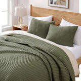 WRENSONGE Queen Quilt-3 Pieces Lightweight Bedspreads Olive Green Queen Size Quilt Bedding Set for All Seasons, Soft Summer Coverlet with 2 Pillow Shams Suitable for Bed & Couch WRENSONGE