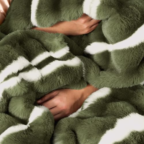 Wonderful 3 Pieces Fluffy Faux Rabbit Fur Comforter Set King Size, Dark Green Plush Fuzzy Bedding Set, Animal Stripes Design Warm Soft Comforter Bedding Set for All Season,104"x94" Wonderful