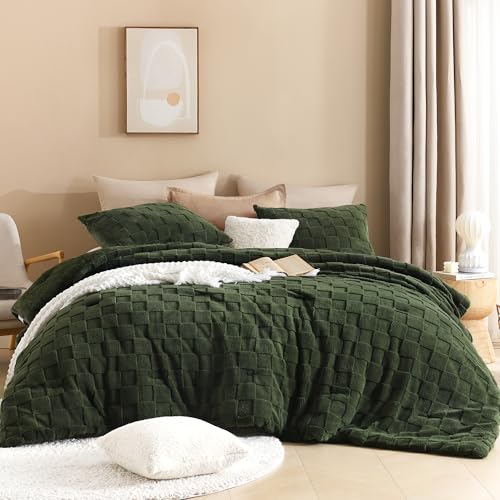 Litanika Fluffy Queen Size Comforter Set Olive Green, 3 Pieces Warm Sherpa Fleece Winter Bedding Set, Jacquard Checkered Plush Fuzzy Blanket Bed Set(1 Comforter, 2 Pillowcases)