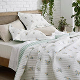 Bedsure Twin Quilt Dorm Bedding - Lightweight Floral Comforter Quilt Twin Extra Long, Green and White Plaid Botanical Bedspread, Reversible Microfiber Coverlet for All Seasons (68"x86") Bedsure