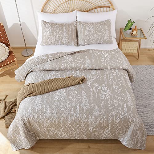 JANZAA Quilts Queen Size Oatmeal Bed Spread with White Floral Pattern Botanical Microfiber Quilts Set Lightweight Comforter 3 Pieces Reversible Bedding Set (1 Queen Quilt and 2 Pillow Cases) JANZAA