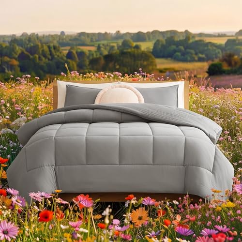 UGG Leonora Comforter Set with 2 Pillow Shams Lightweight Down Alternative Blanket Reversible Cozy Warm All Season Washable and Hypoallergenic Bedding Set, Full/Queen, Light Grey UGG