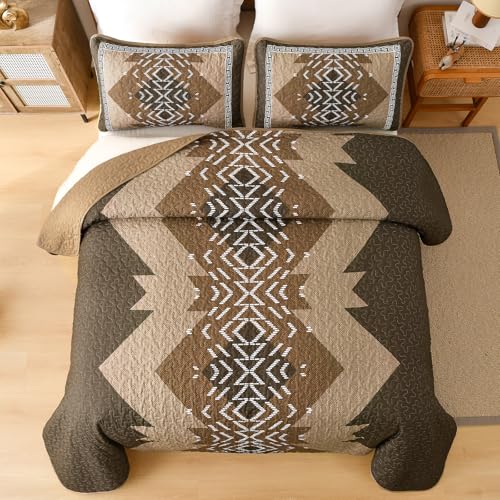 Dintszyayue Brown Quilt Set Queen Size,3 Piece Boho Aztec Texture Bedspread Coverlet Set Reversible Lightweight Bedding Set Geometric Bohemian Bed Cover with 2 Pillowcases(Dark Brown,90"x96") Dintszyayue