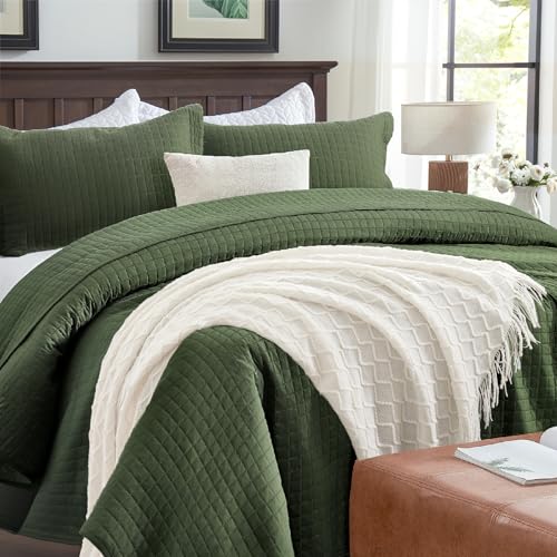 SunStyle Home Olive Green Queen Quilt Bedding Set, Lightweight Comforter Bedspread Blanket Full Soft Reversible Coverlet All Season 3pcs Army Green Square Quilted Bed Set with 2 Pillow Shams for Couch SunStyle Home