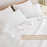 Exclusivo Mezcla King Size Quilt Bedding Set, Lightweight White Quilts King Size for All Seasons, Soft Microfiber Bedspreads Coverlets Bed Cover with Leaf Pattern, 3 Piece Exclusivo Mezcla