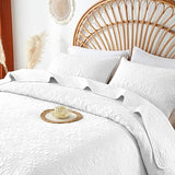 akkialla King/Cal King Quilt Bedding Set for All Seasons,Lightweight White Bedspreads King Size,Modern Style Microfiber Soft Floral Pattern Coverlet Set(1 Quilt,2 Pillow Shams) akkialla