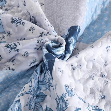 Anibedding Blue Patchwork Quilt Set King Size Boho Floral Plaid Bedspread Coverlet Set, Farmhouse Soft Microfiber Bedding Set, Blue Summer Bed Cover with 2 Pillowcases for All Season Anibedding