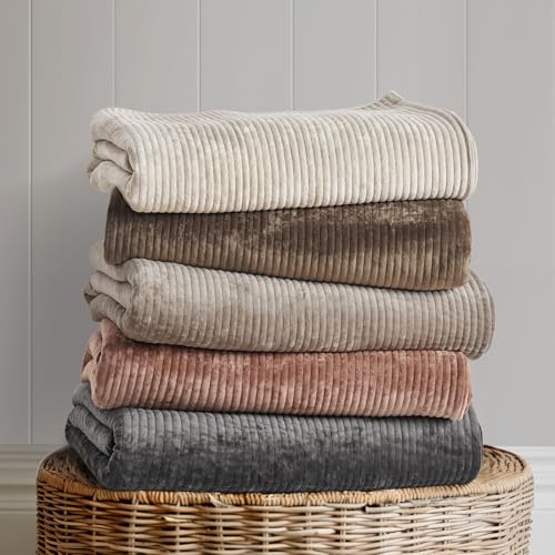 EVERGRACE Velvet Quilt Set King Size, Luxurious Soft Quilted Bedding Sets, Lightweight Velvet Comforter for All Season, Striped Channel Bedspread Coverlet with 2 Shams, Mushroom Brown EVERGRACE