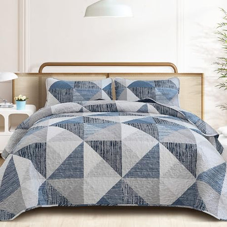 Dintszyayue King Size Quilt Blue, 3 Pieces Patchwork Bedspread Bedding for King Size Bed, Soft Lightweight Microfiber Geometric Coverlet Set for All Season Quilts with 2 Pillowcases Dintszyayue